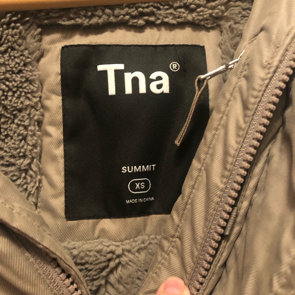 Aritzia Summit parka with Hood - Picture 5 of 5